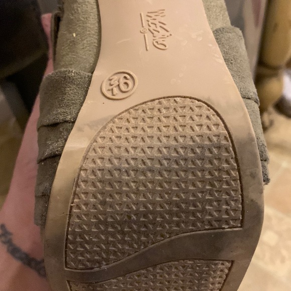 4/$20 Suade tan ankle booties with 4 inch heel by Massimo-9.5 - Picture 2 of 8